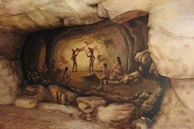  人类自从树上爬下来，建巢穴后，便有了门！